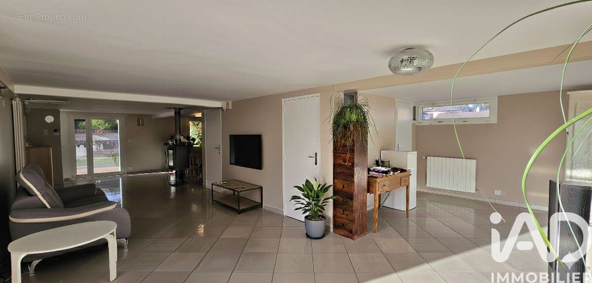 Photo 2 - Maison à SAINT-JUST-SAINT-RAMBERT