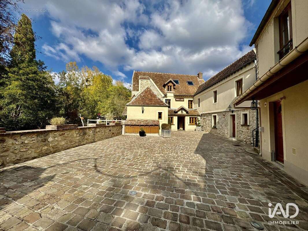 Photo 3 - Commerce à VARENNES-JARCY