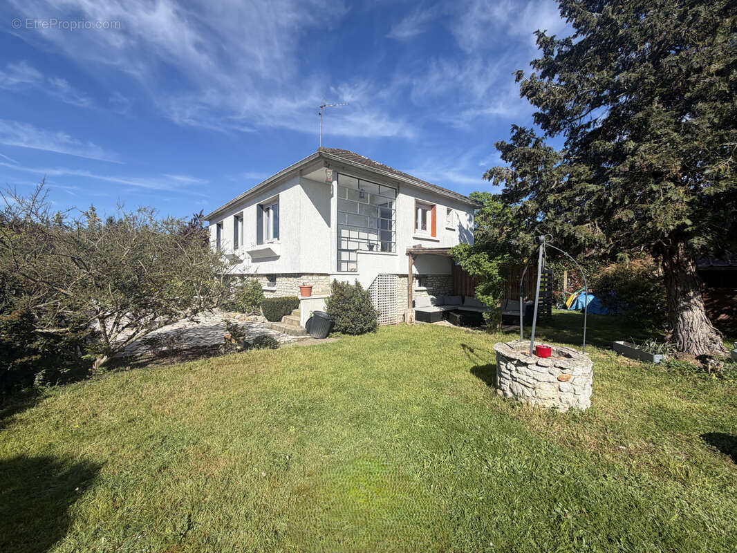 Maison à HOUDAN