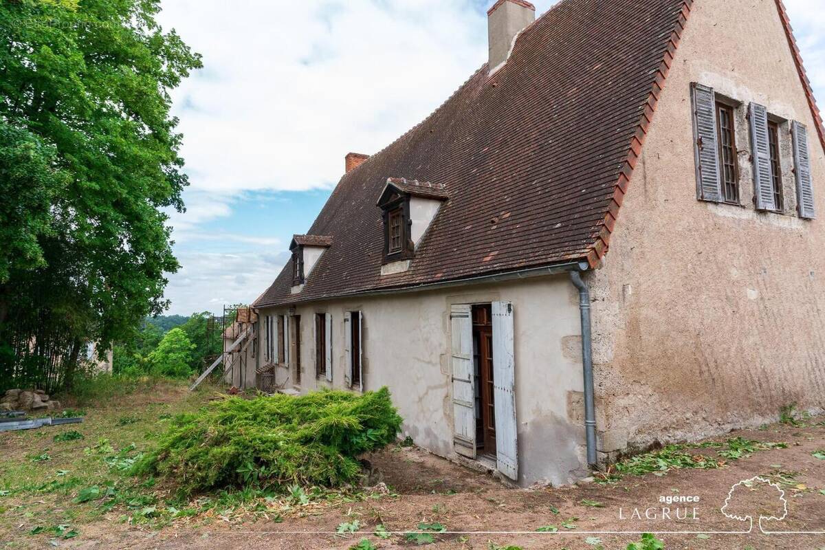   - Maison à CHAVROCHES