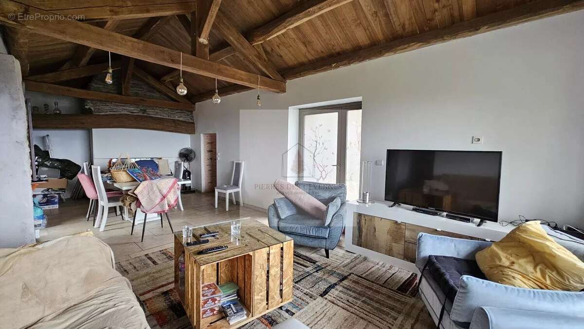 Maison à LE COLLET-DE-DEZE