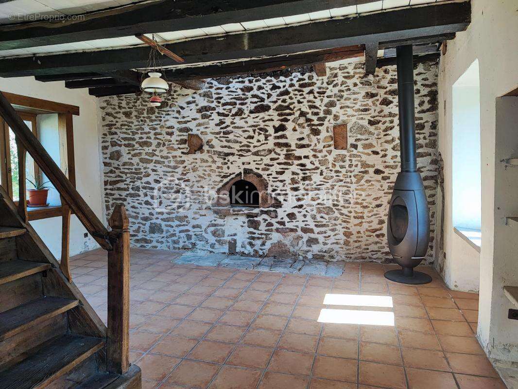 Maison à NEUVIC-ENTIER