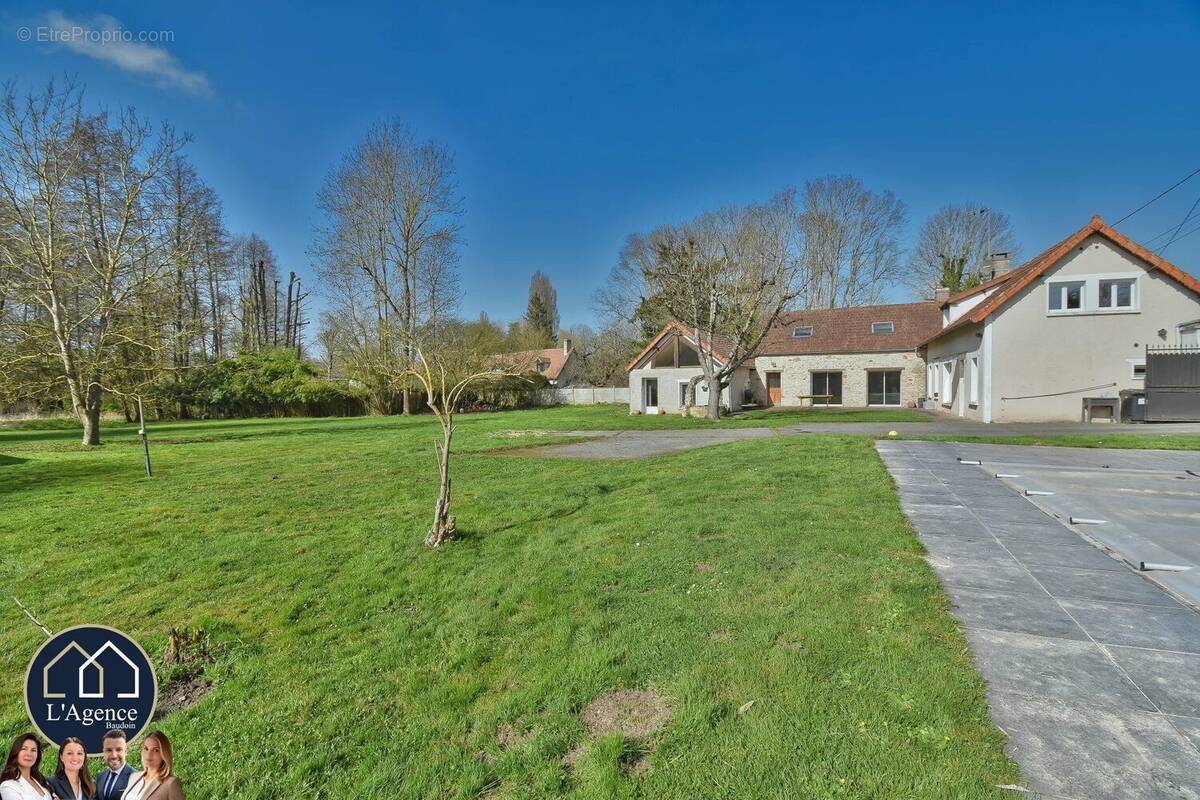 Maison à FAVEROLLES