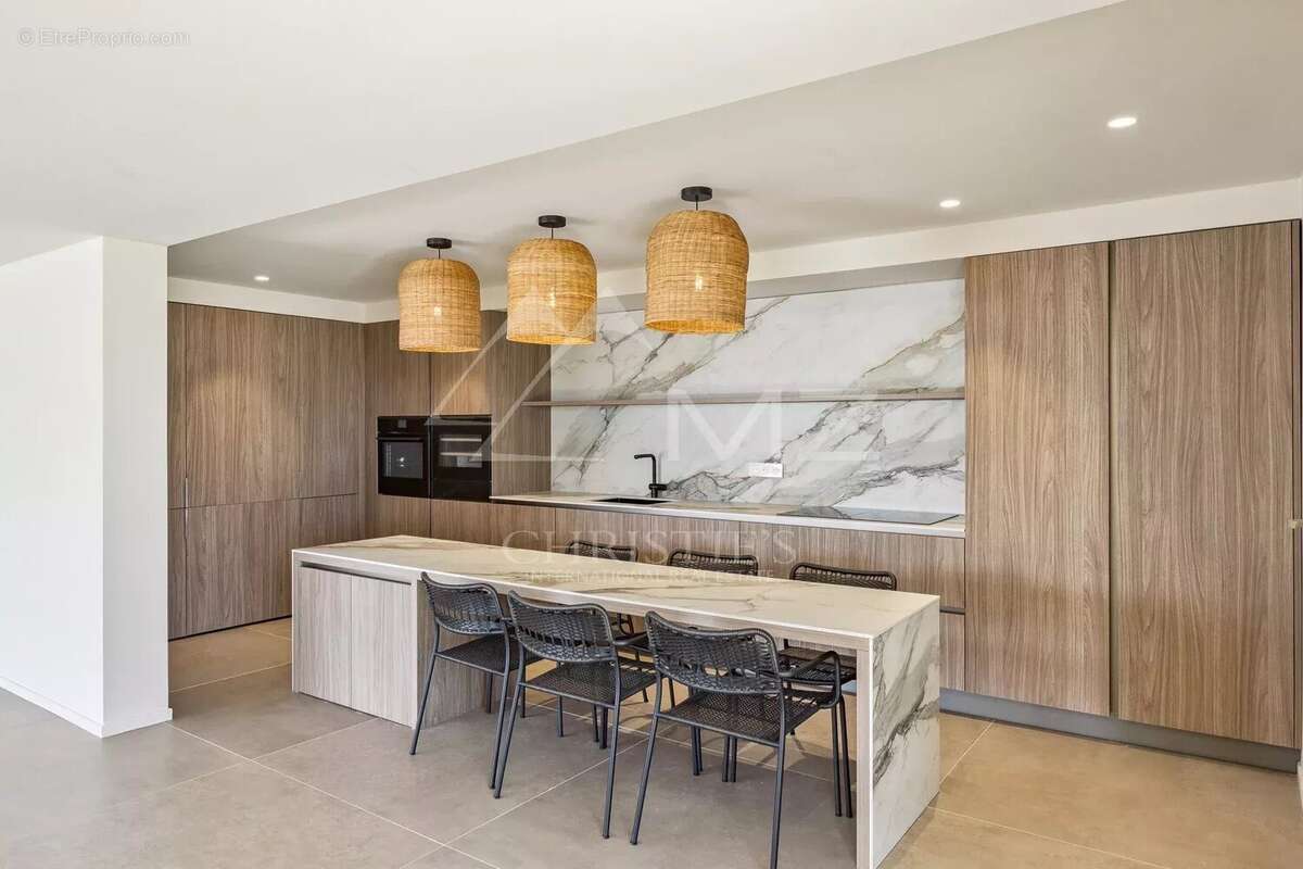 Maison à ROQUEBRUNE-SUR-ARGENS