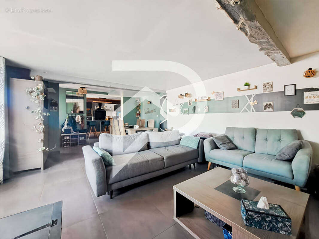 Maison à CREVECOEUR-LE-GRAND