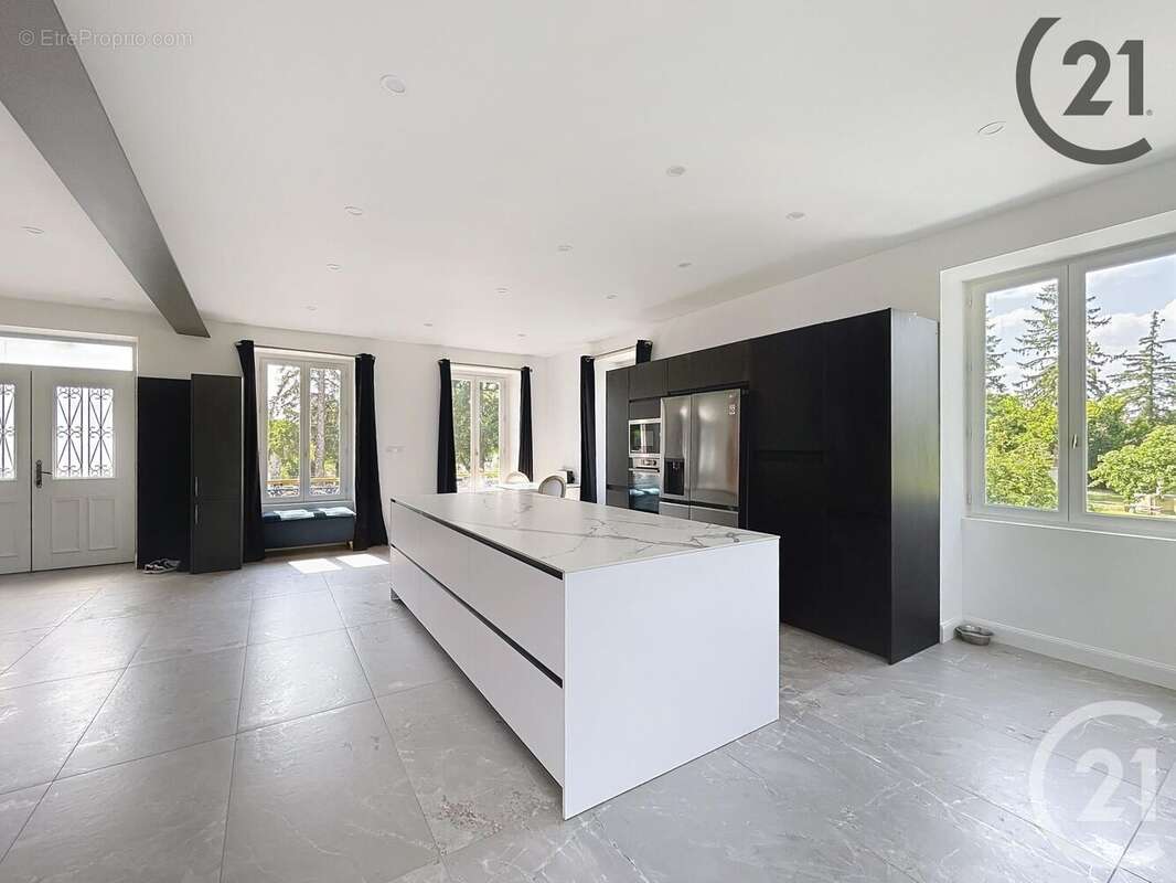 Maison à CHAMPS-SUR-YONNE