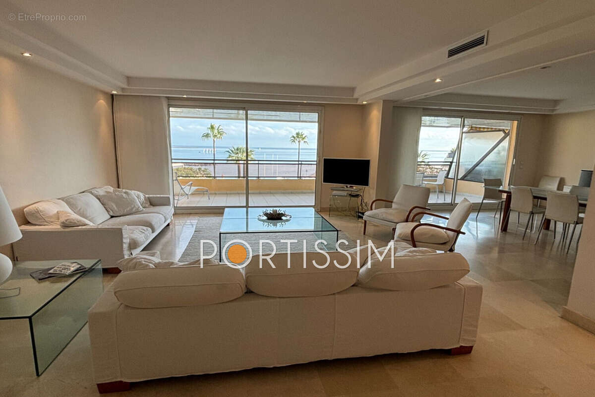 Appartement à SAINT-LAURENT-DU-VAR