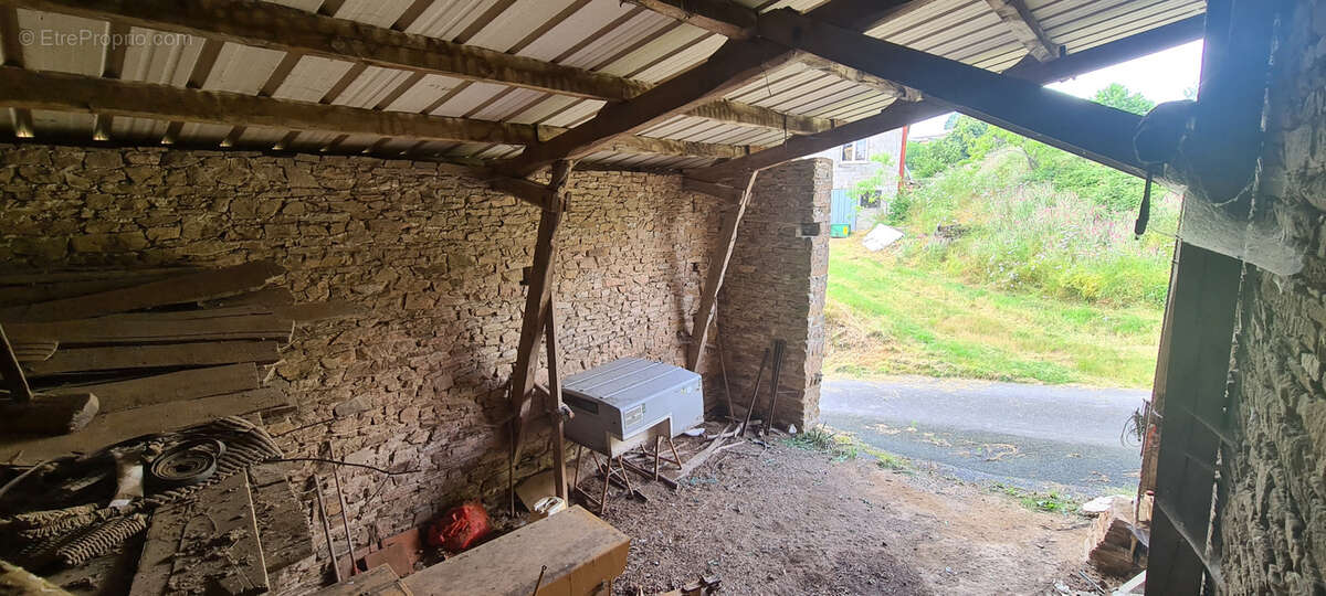 Magnifique corps de ferme en pierre avec terrain attenant à Palazinges - photo 16
