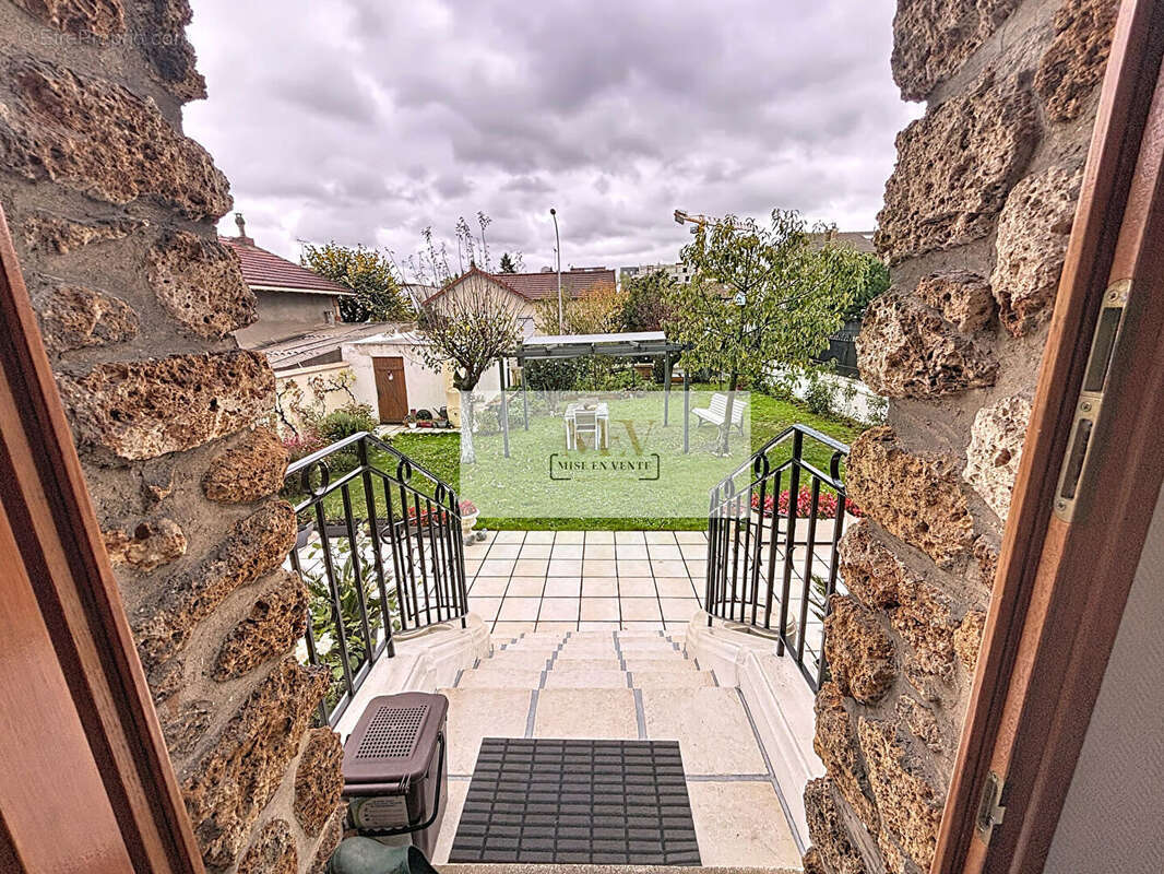 Maison à LE PERREUX-SUR-MARNE