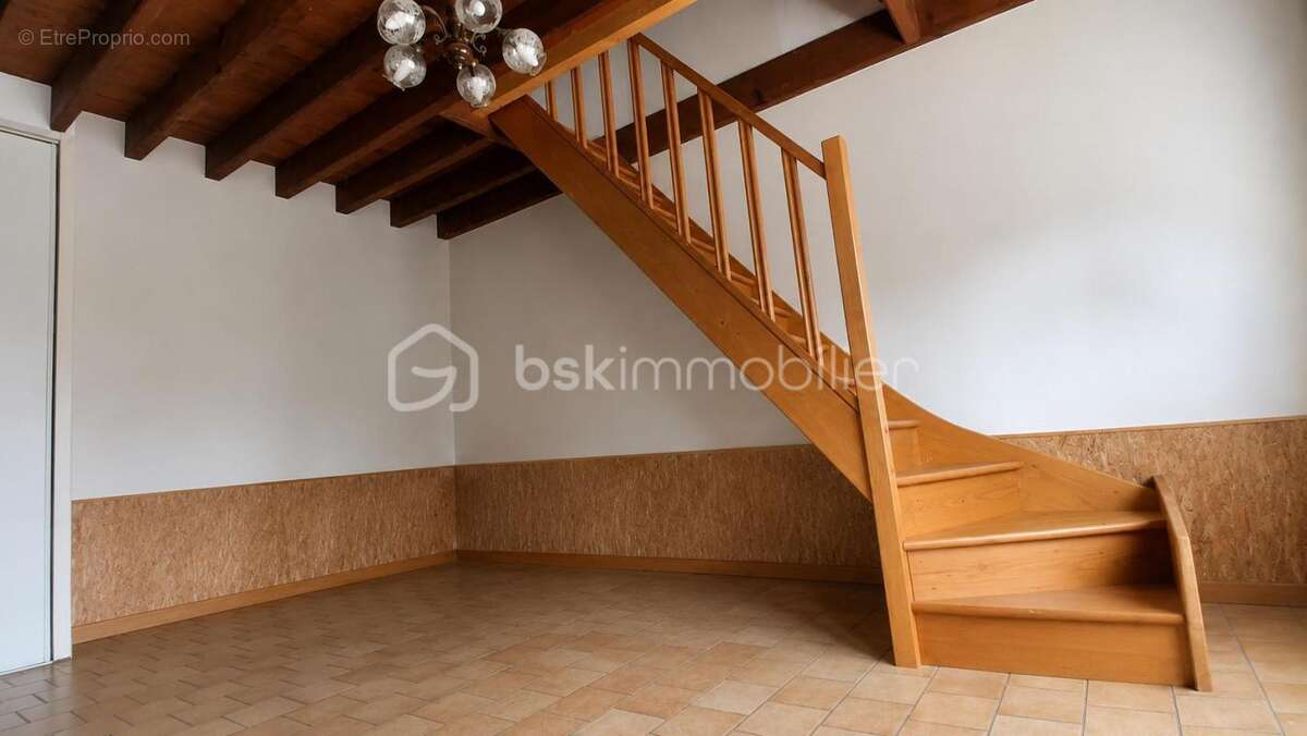 Maison de 71m² +(buanderie de 30m²+dependance de 70m² avec possibilite d'amenagement). terrain 703m² - photo 7