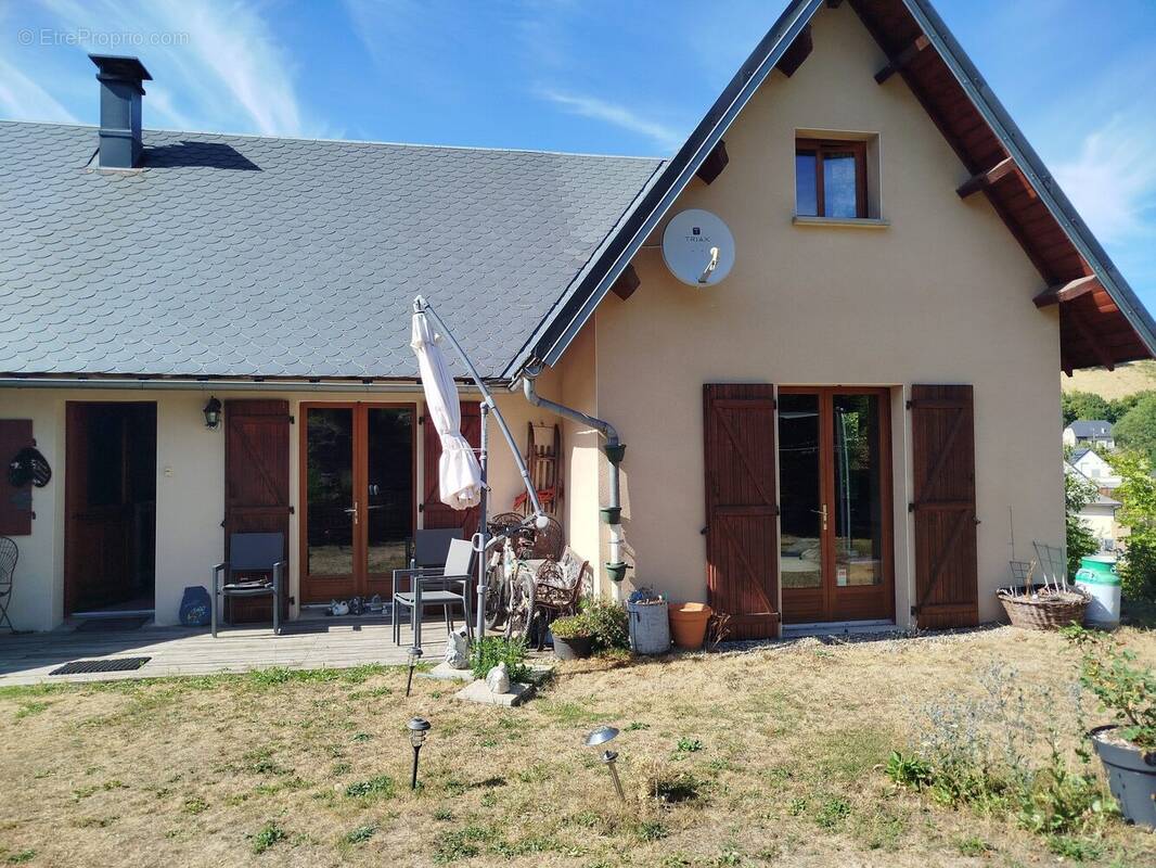 Maison à BESSE-ET-SAINT-ANASTAISE