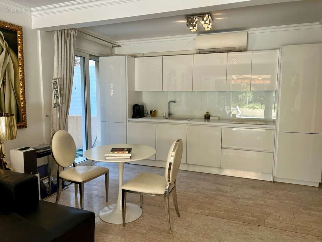 Appartement 70 m² à Le Cannet  - photo 3