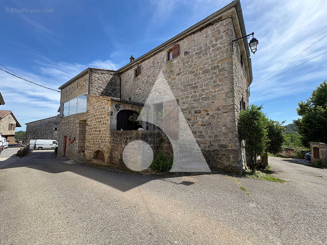 Maison à SAINT-GENEST-DE-BEAUZON