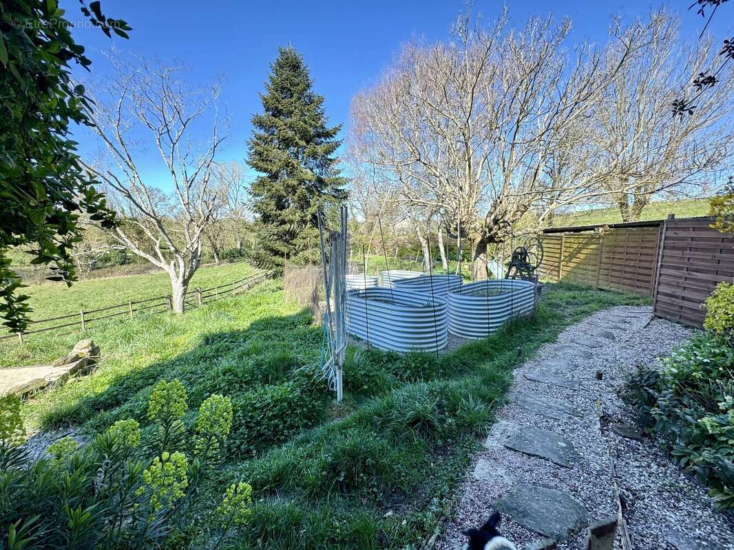 Maison à MIRANDOL-BOURGNOUNAC