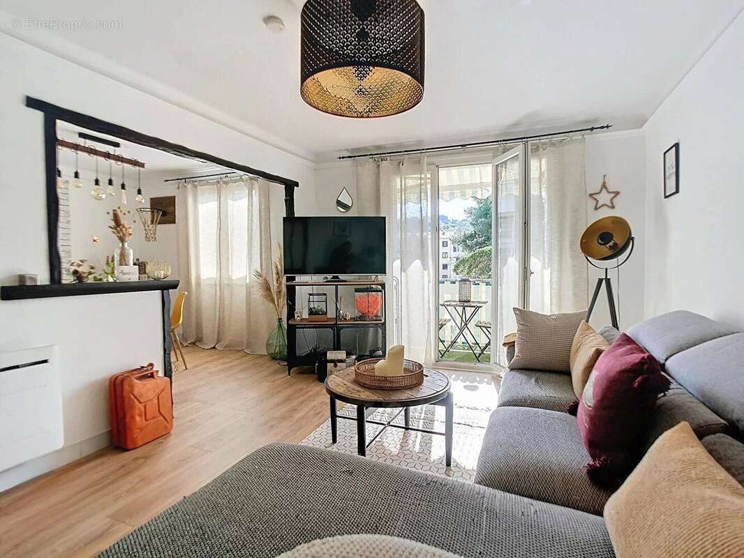 Appartement à VALLAURIS