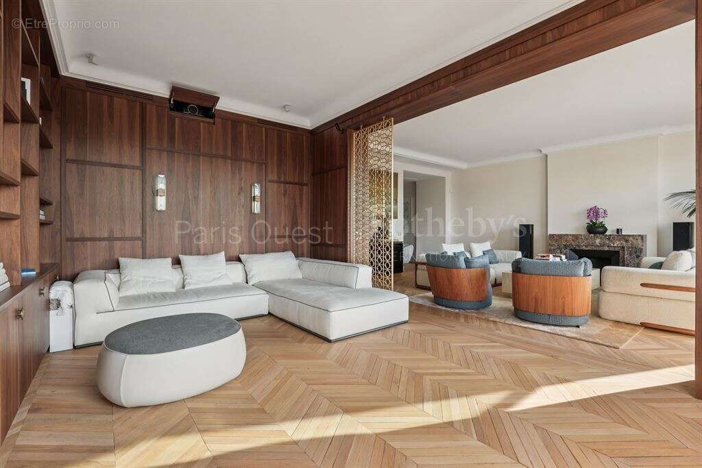 Appartement à PARIS-16E