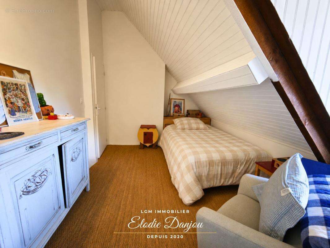 Authentique chaumière rénovée – 2 chambres, bureau, jardin, garage et dépendances à seulement quelques minutes de Châteaudun - photo 9