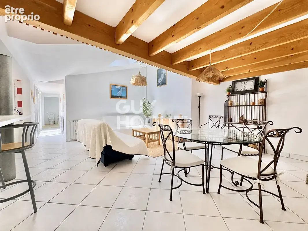 À Arcachon, un appartement rénové à 2 minutes de la plage, avec garage et beaux volumes - photo 12