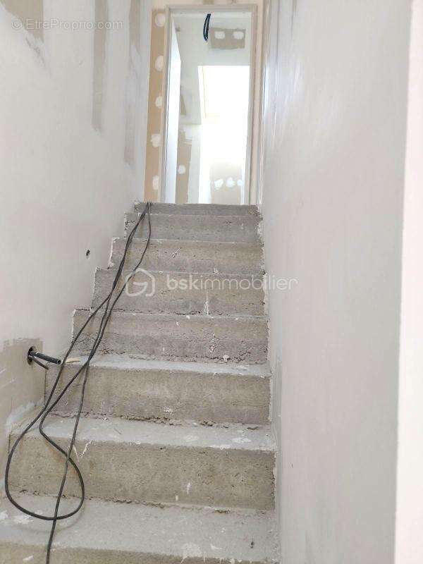 Maison neuve à terminer – 135 m² habitables + 113 m² de sous-sol – Quartier recherché des Marais - photo 11