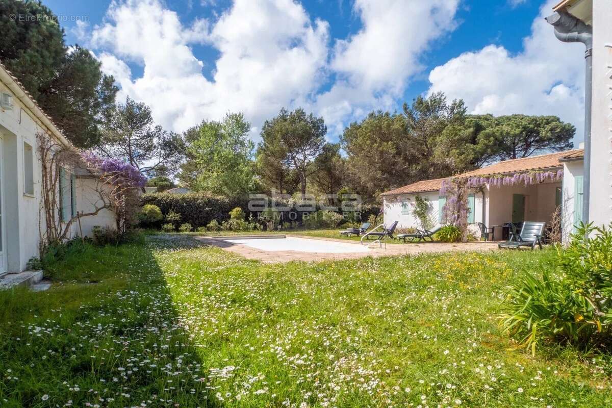 Maison à LES PORTES-EN-RE