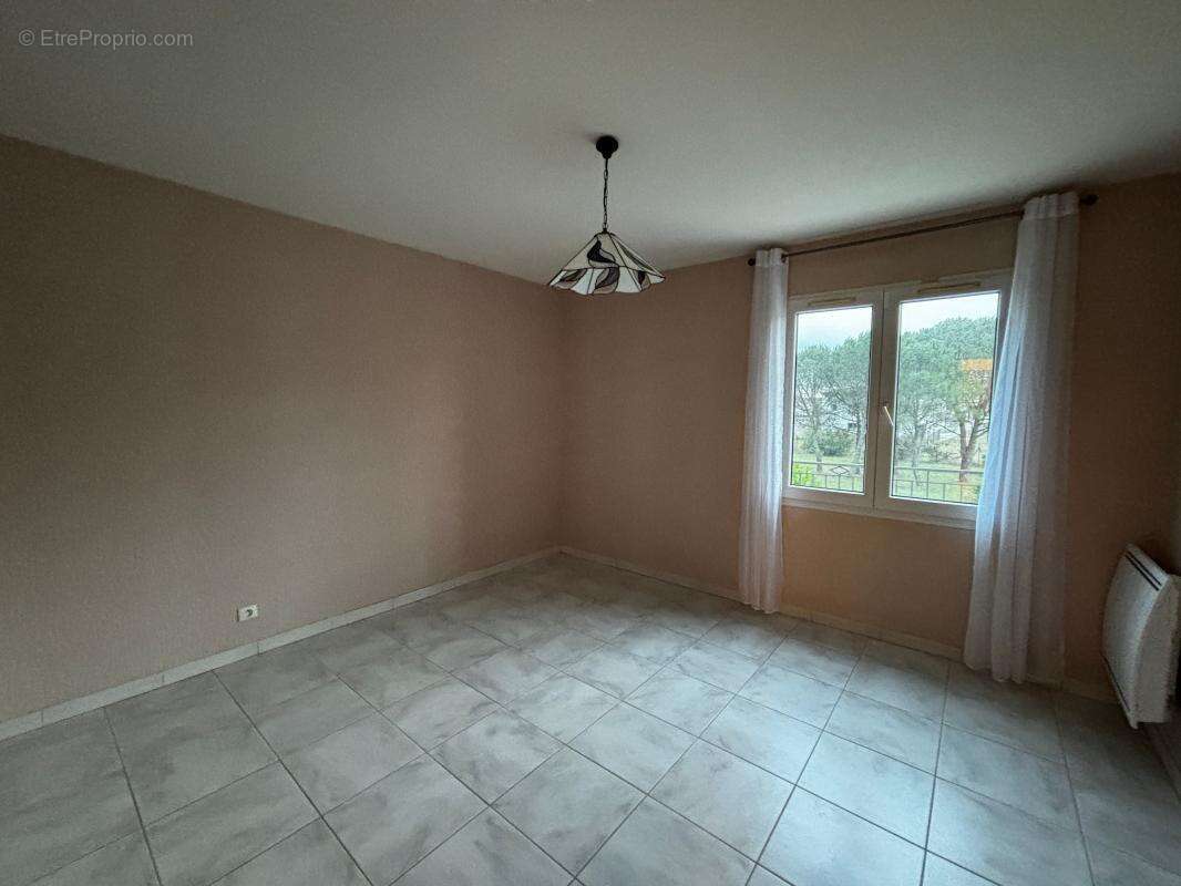 Maison à VILLEMOUSTAUSSOU