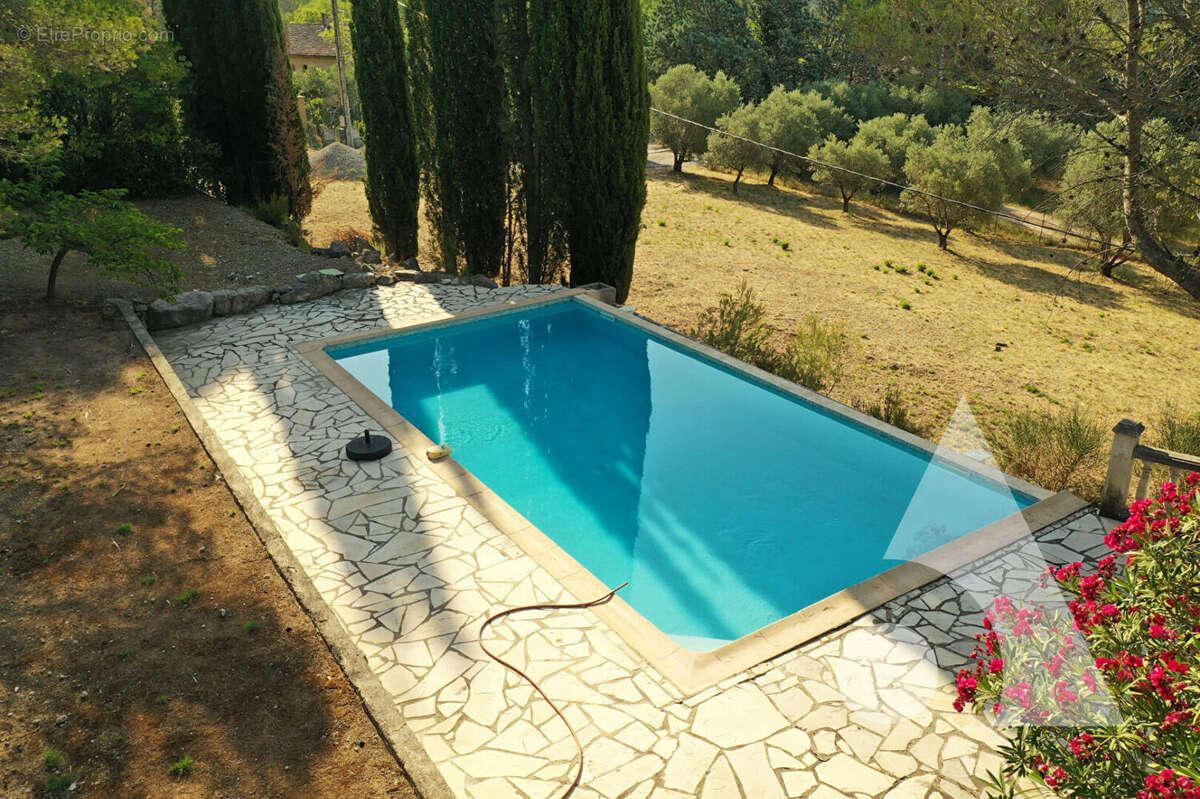 Maison provençale de plain-pied  135 m² avec piscine, double garage et fort potentiel ? Salernes - photo 13
