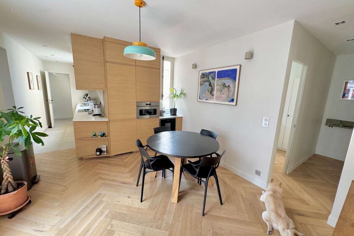 Appartement à PARIS-8E