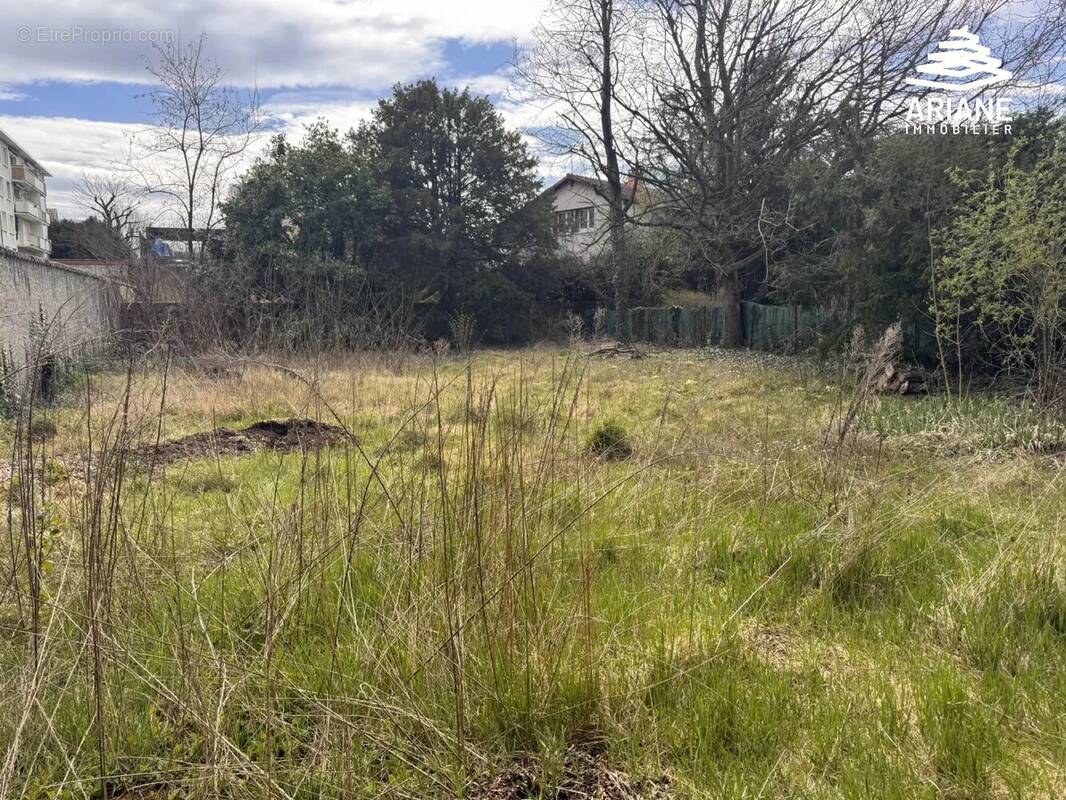 Terrain à TASSIN-LA-DEMI-LUNE