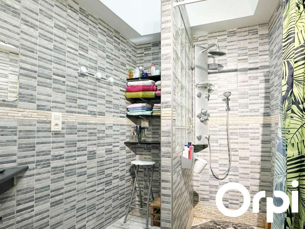 Maison à SAINT-LAURENT-DE-LA-PREE