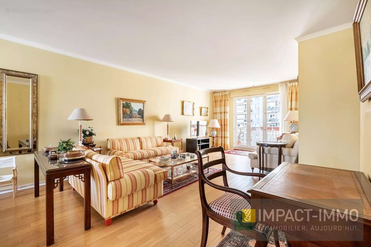 Appartement à COURBEVOIE