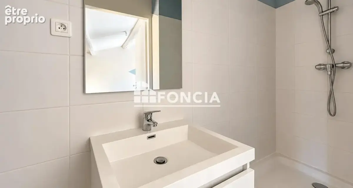 EXCLUSIVITÉ NÎMES – Studio T1 lumineux au dernier étage – Idéal investissement locatif - photo 3