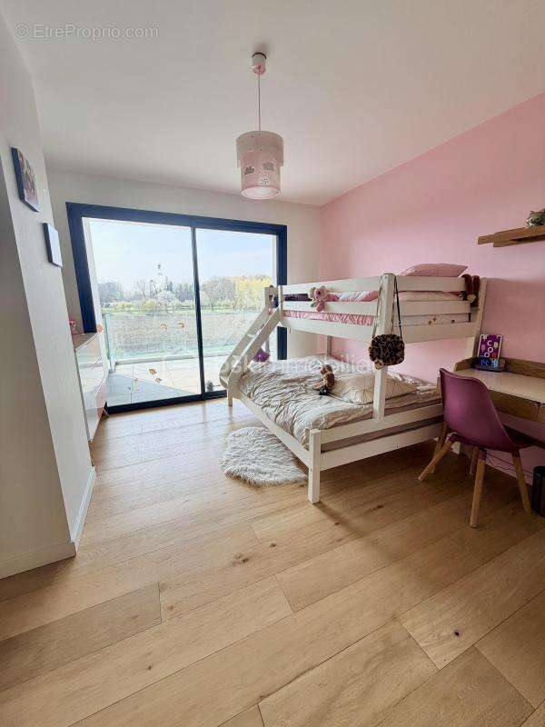 Maison à LA CHAPELLE-SAINT-LUC