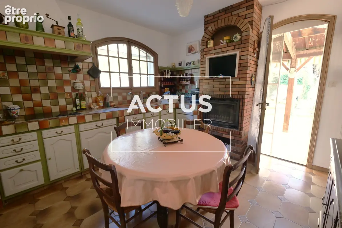 Maison 6 pièces 140 m² à vendre à Salon-De-Provence (13300) - photo 4