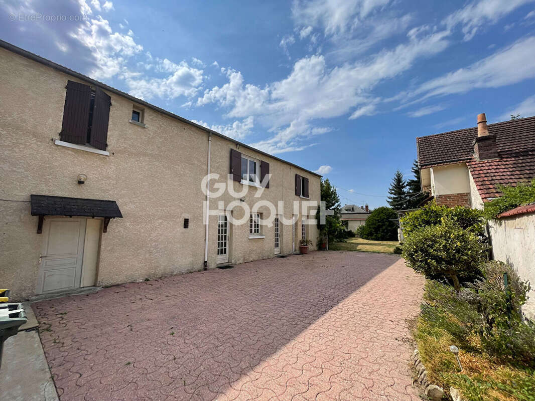 Maison 217 m² à Croth  - photo 2