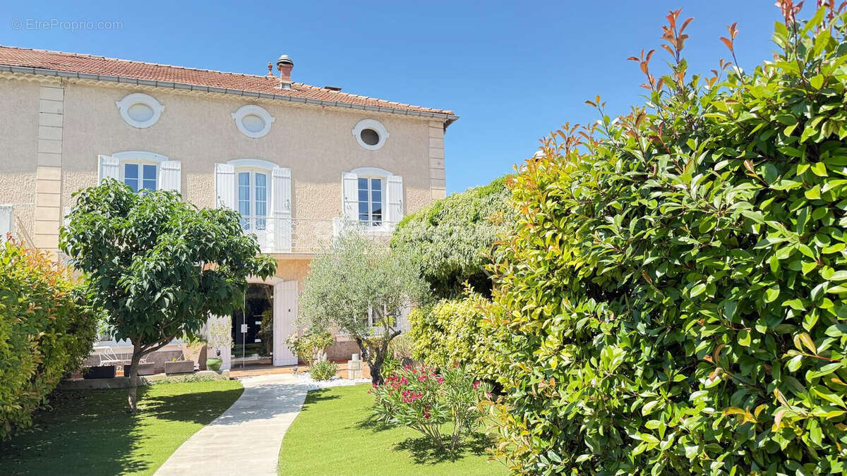 Maison à MONTEUX