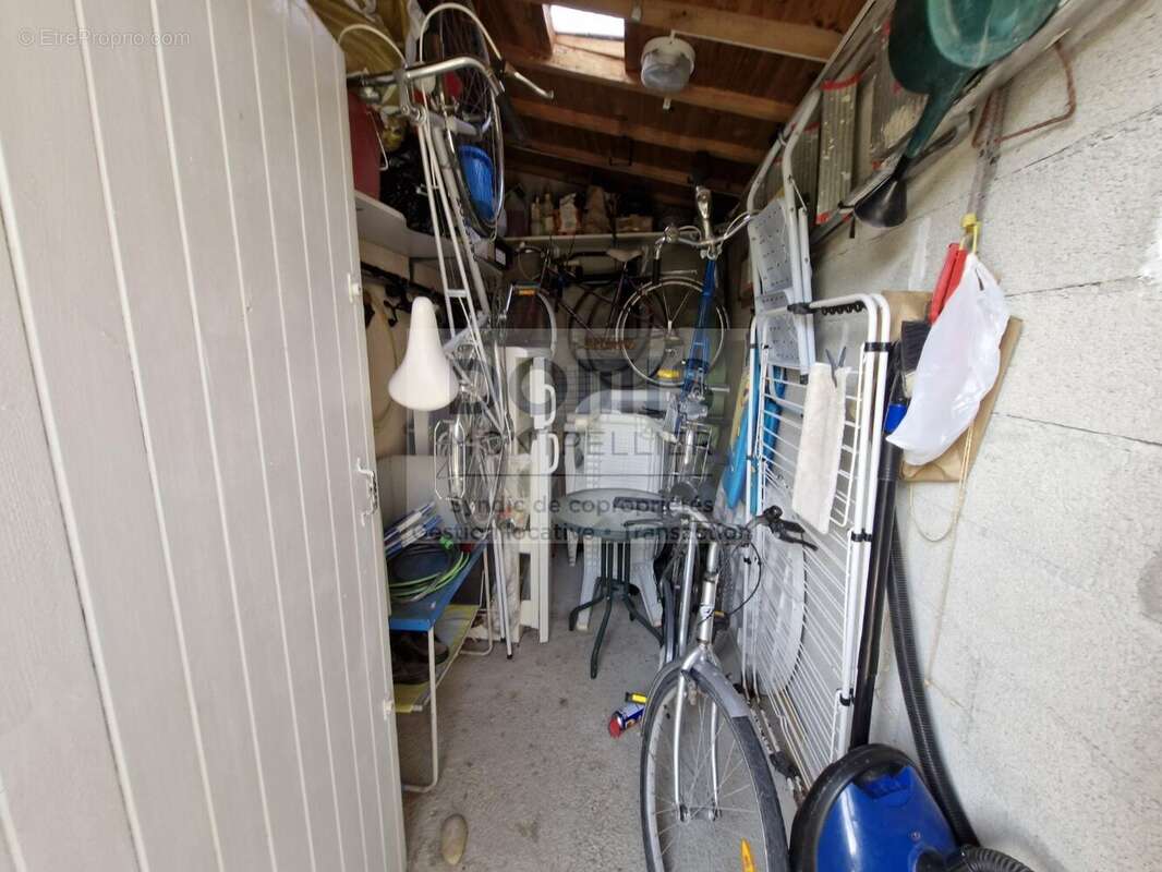 Maison à VIC-LA-GARDIOLE