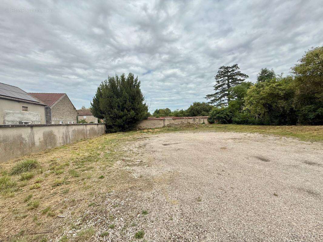 Terrain à LONGECOURT-EN-PLAINE
