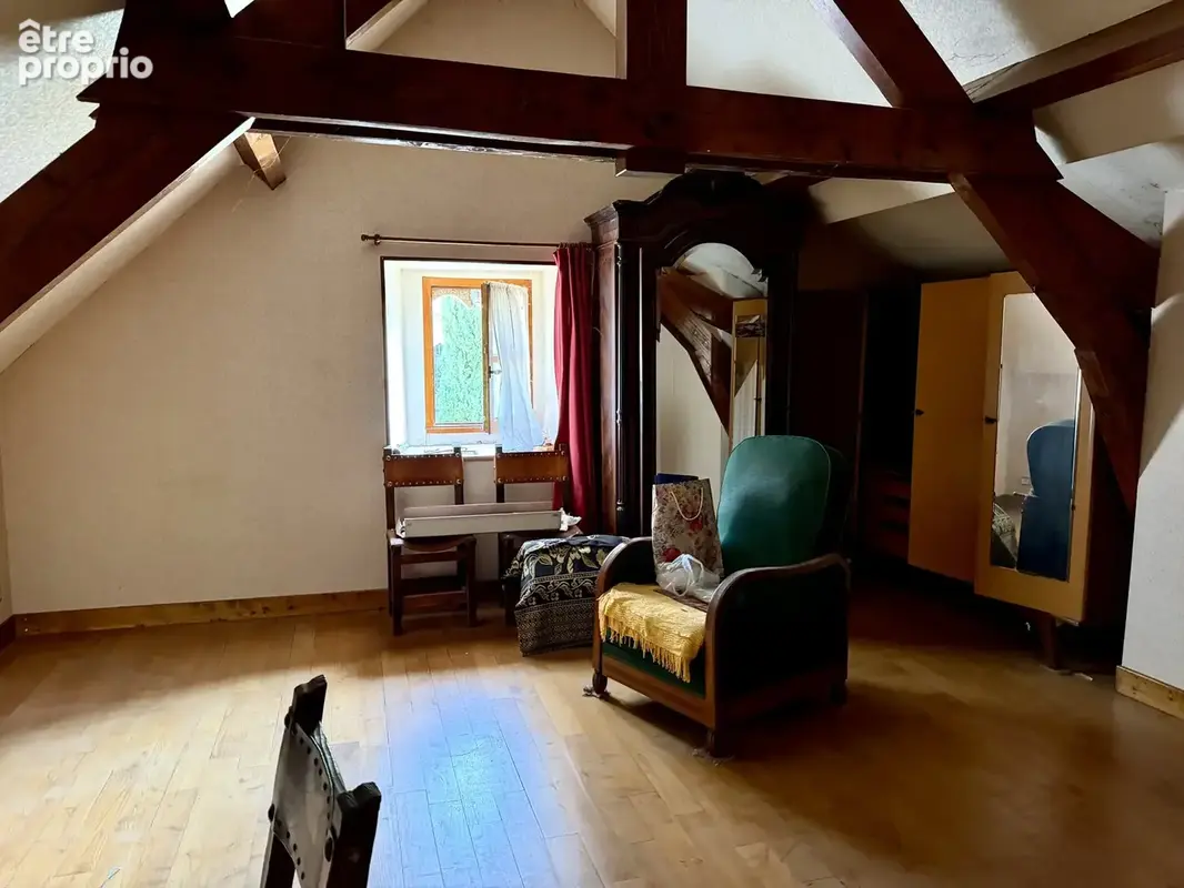 Maison de bourg en pierre avec terrain et dépendances - photo 7