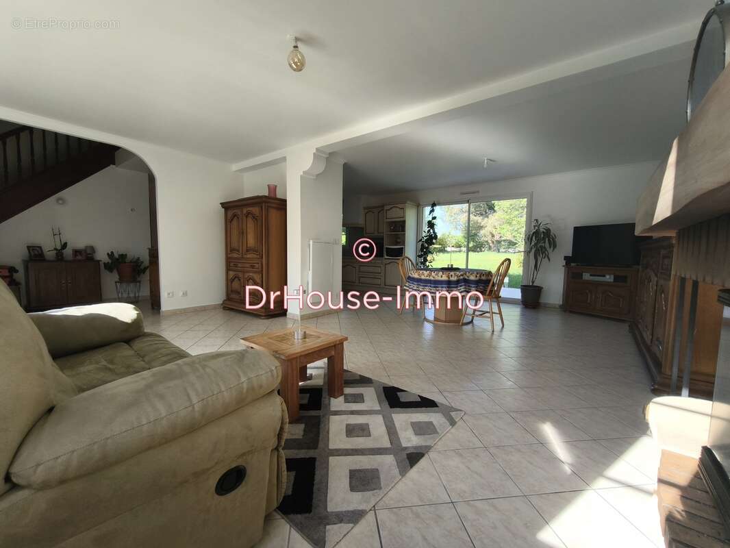 Maison à SAINT-JEAN-DE-LA-MOTTE