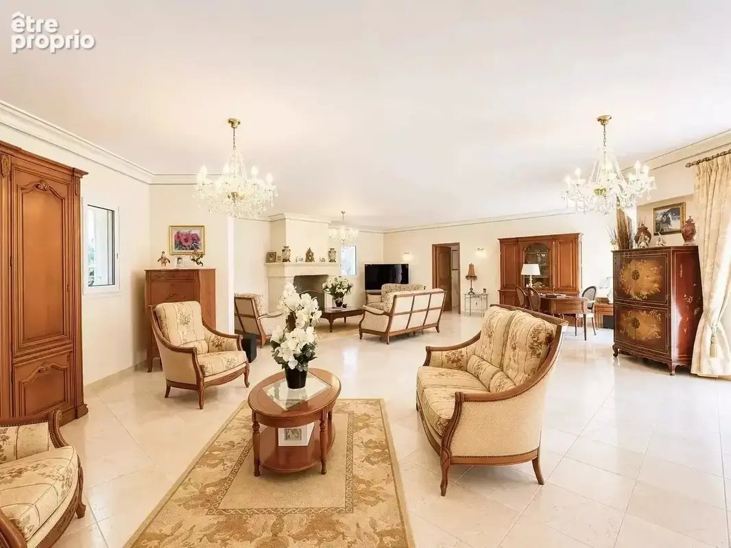 A vendre à  Mougins belle Propriété de 430 m² sur un Terrain de 5 500 m2 - photo 12