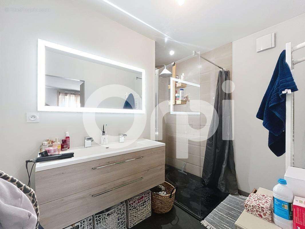 Maison à SAINT-PANTALEON-DE-LARCHE