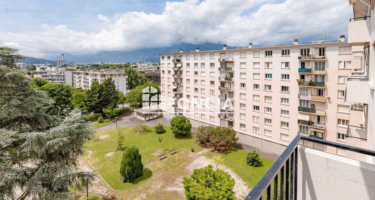 Appartement à SAINT-MARTIN-D'HERES