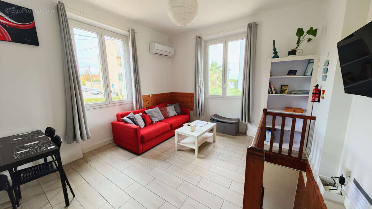 Villa rénovée divisée en 4 appartements à La Ciotat 50 m de la mer - photo 7