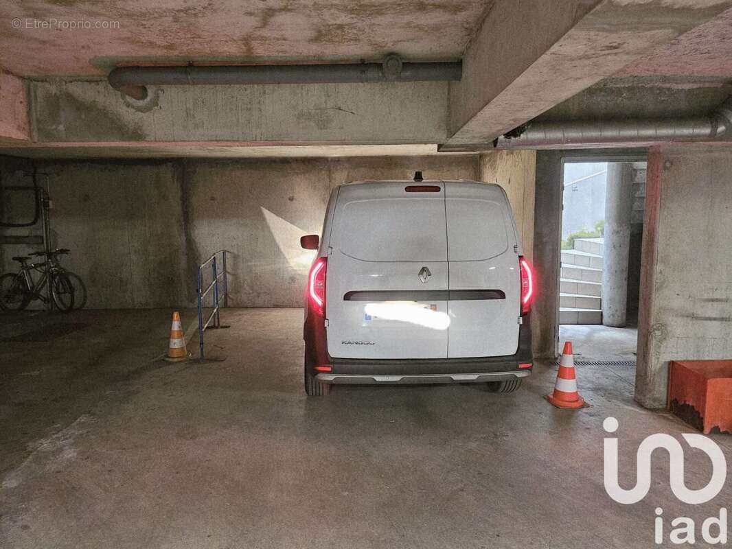 Photo 3 - Parking à TOURS