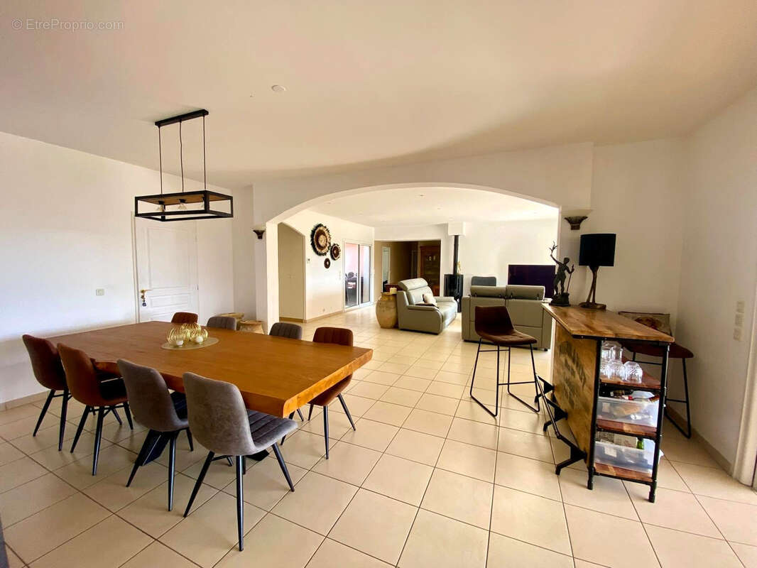 Maison à BAGNOLS-EN-FORET