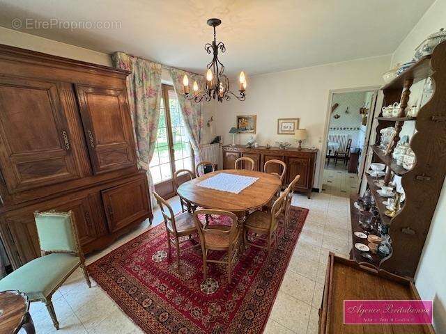 Maison 198 m² à Breteuil  - photo 2