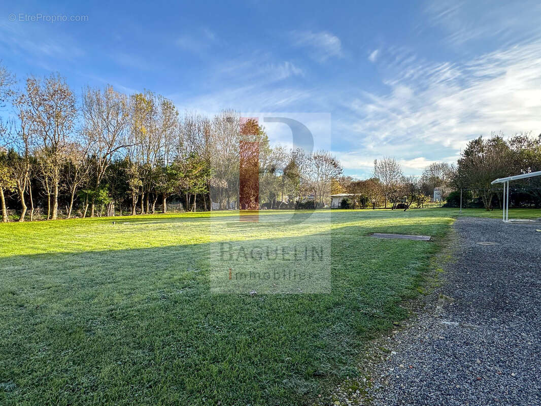 Maison à SAINT-LAURENT-DE-LA-PREE