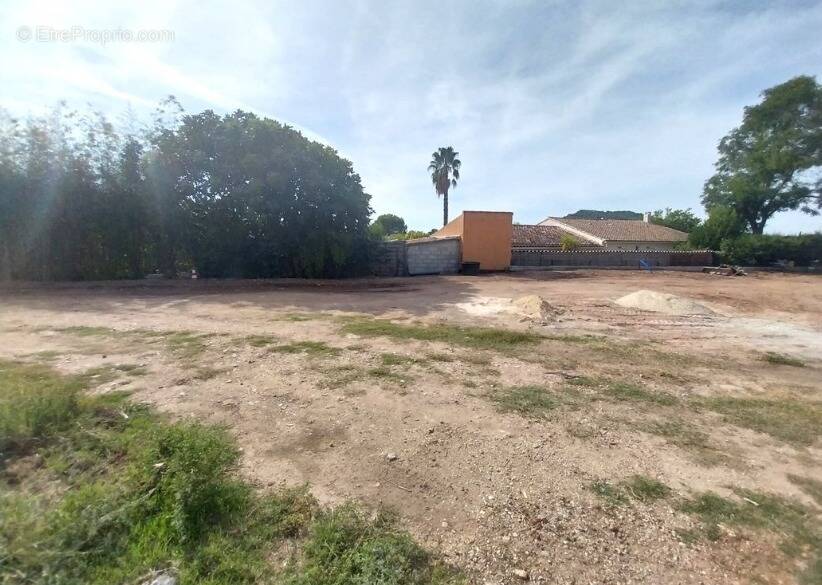 Terrain à CARNOULES