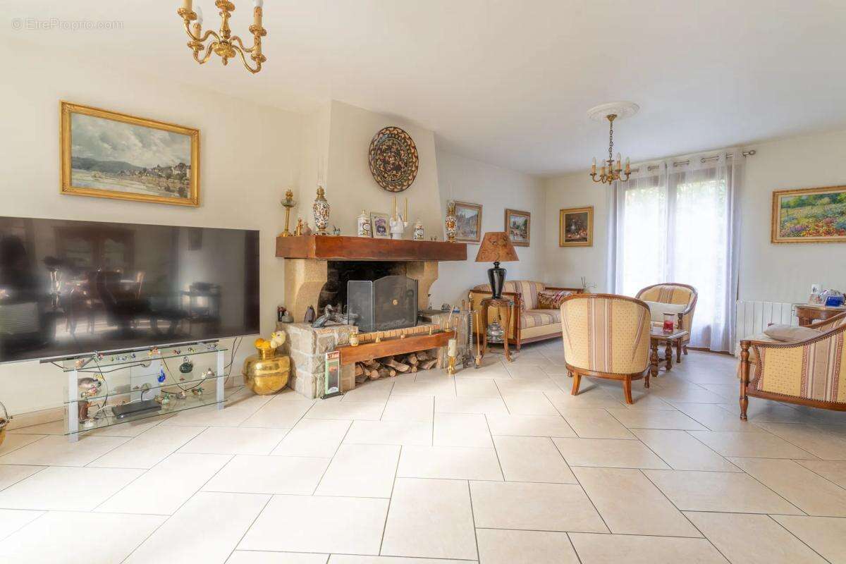 Maison à MEZY-SUR-SEINE