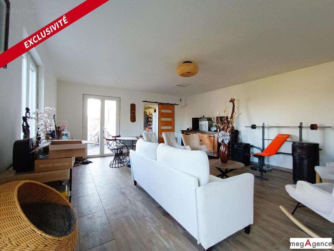 Maison à WIRY-AU-MONT